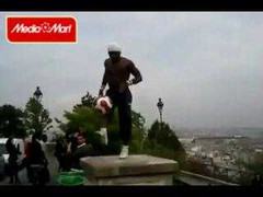 Nghệ thuật biểu diễn đỉnh cao với trái bóng tròn