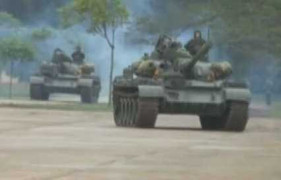 Lữ đoàn xe tăng luyện tập sẵn sàng chiến đấu