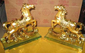 Người đàn bà cô độc hóa điên mong tìm lại ‘ngựa vàng’