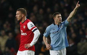 Sớm chơi hơn người, Man City thắng dễ Arsenal