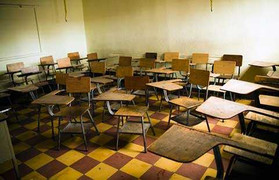 Phẫn nộ giáo viên bỏ mặc nữ sinh bị bạn xâm hại