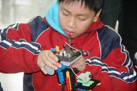 Học sinh Hà Nội và cuộc chiến robot gay cấn