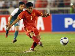 Muốn bán đứt, CLB BĐ Hà Nội tiếp tục hạ giá Công Vinh