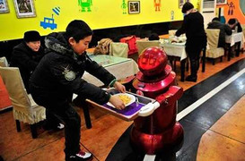 Độc đáo nhà hàng robot ở Trung Quốc