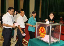 Không đủ ‘tín nhiệm’, cách chức ngay tại kỳ họp