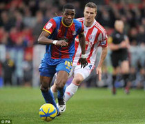 Ngán Arsenal, MU dùng chiêu trò mua 'Rooney mới'