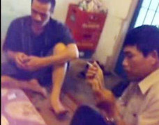 'Lộ' clip Chủ nhiệm Ủy ban kiểm tra huyện ủy đánh bạc