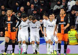 Ronaldo trở lại, Real 'phá tan' đại kình địch