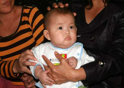 Xôn xao bé 3 tháng tuổi biết nói