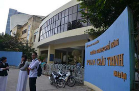 Nữ sinh nhảy lầu chết trước mặt bạn học