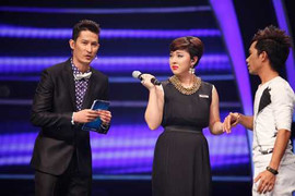 Clip Bảo Trâm tước mic Ya Suy trên sân khấu Idol