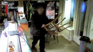 Clip sự cố đỏ mặt lúc đánh cướp 'hot' nhất tuần qua