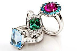 Chi 'núi tiền' sắm quà Tết cho bạn bè, người thân