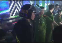 Theo chân cảnh sát đột kích một vũ trường biến tướng