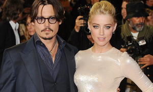 'Cướp biển' Johnny Depp chia tay người tình lưỡng tính