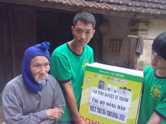 Khi thiếu gia bỏ ăn chơi, giúp người nghèo