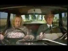 Trò đùa của cụ bà khiến trai trẻ thất kinh