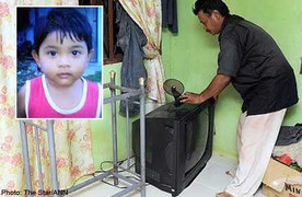 Đắng lòng bé 2 tuổi bị Tivi 29 inch đè chết