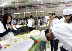 Sinh viên y khoa tri ân những xác chết