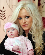 Ốc sên bò lổm ngổm trong suất cơm