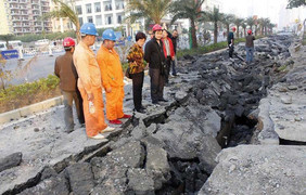 Nổ ống dẫn gas, khu biệt thự bị 'chém' đôi