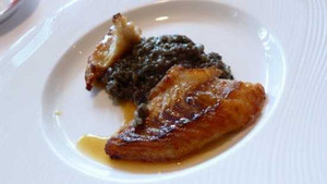 Món ăn 'độc' từ đất, giá hơn 2 triệu đồng