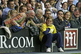 Chú bé nhặt bóng của Swansea: Đã được chỉ đạo câu giờ?