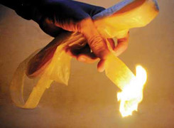 Vỏ lạp xưởng làm bằng ni lông?