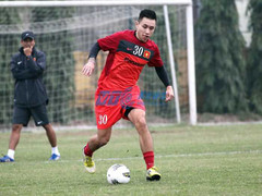 Cầu thủ Việt kiều thi đấu khi đang bị cảm