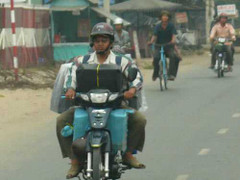 Video: 'Hung thần' chở thuốc lá lậu ở TP.HCM