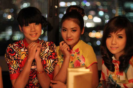 Hotgirl 3 miền bước vào cuộc chiến khốc liệt