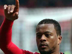 Gặp Berbatov, Evra 'nhát ma' đồng đội cũ