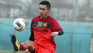 Ghi điểm ngày ra mắt, trung vệ Việt kiều được xuất trận