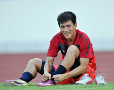 Nghi án Công Vinh 'đá bể nồi cơm' đàn anh