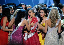 'Đi thi quốc tế, xấu hổ vì hoa hậu Việt bon chen'