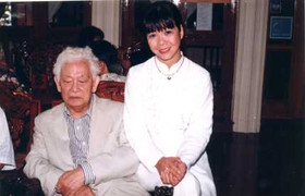 Ánh Tuyết chợt khóc chợt cười nhớ ‘Bố Phạm Duy'