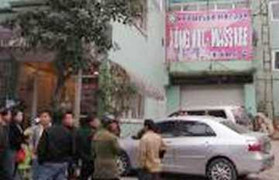 Vụ GĐ nổi tiếng tử vong trong nhà nghỉ: Bắt 2 nghi can