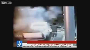 Clip: Ôtô bất ngờ nổ tung khi bơm xăng