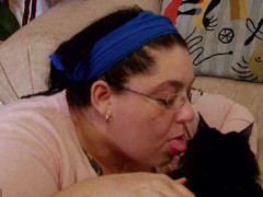 Người phụ nữ 15 năm nghiện ăn lông mèo