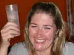 Hát karaoke quá hăng, một phụ nữ tử vong