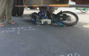 Thoát chết thần kì sau khi bị cuốn vào gầm xe tải