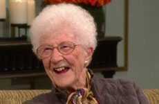 105 tuổi vẫn lái xe sành điệu