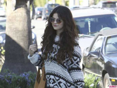 Selena Gomez yêu đời sau chia tay 'phi công trẻ'