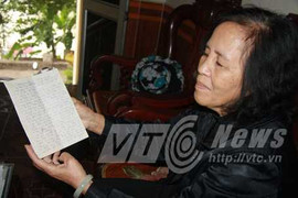 Nỗi đau của người đàn bà thêu mộ chồng lên gối