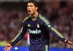 Ronaldo 'đốt lưới nhà', Real ôm hận trước Granada