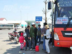 Miền Trung: Công nhân sợ, không về quê ăn Tết