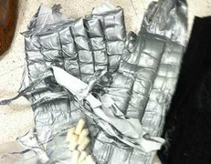 Bắt 2 nữ quái giấu hơn 6kg ma túy trong nội y