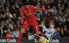 Chia điểm cùng Liverpool, Man City hụt hơi đuổi MU