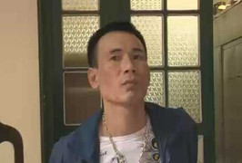 Ra đường với 'núi' USD cùng súng quân dụng gặp 141