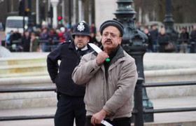 Anh: Khống chế gã đàn ông làm náo loạn London